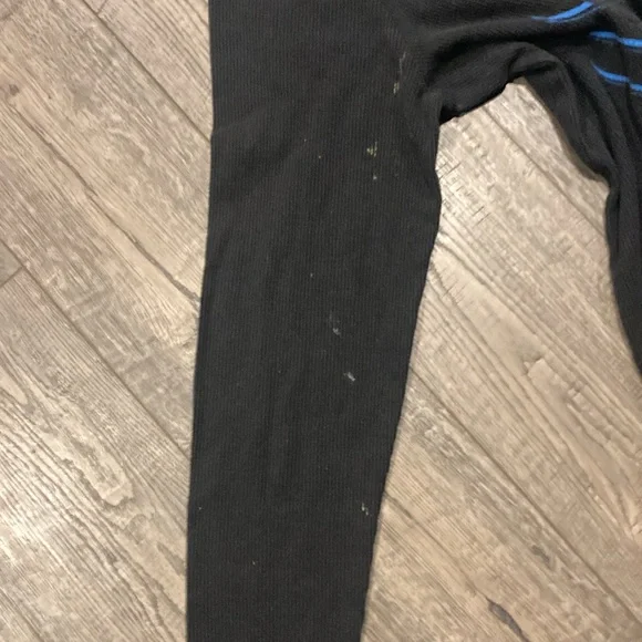 No Boundaries Black and Blue Long Sleeve Tee with paint stains size XL - Picture 4 of 10